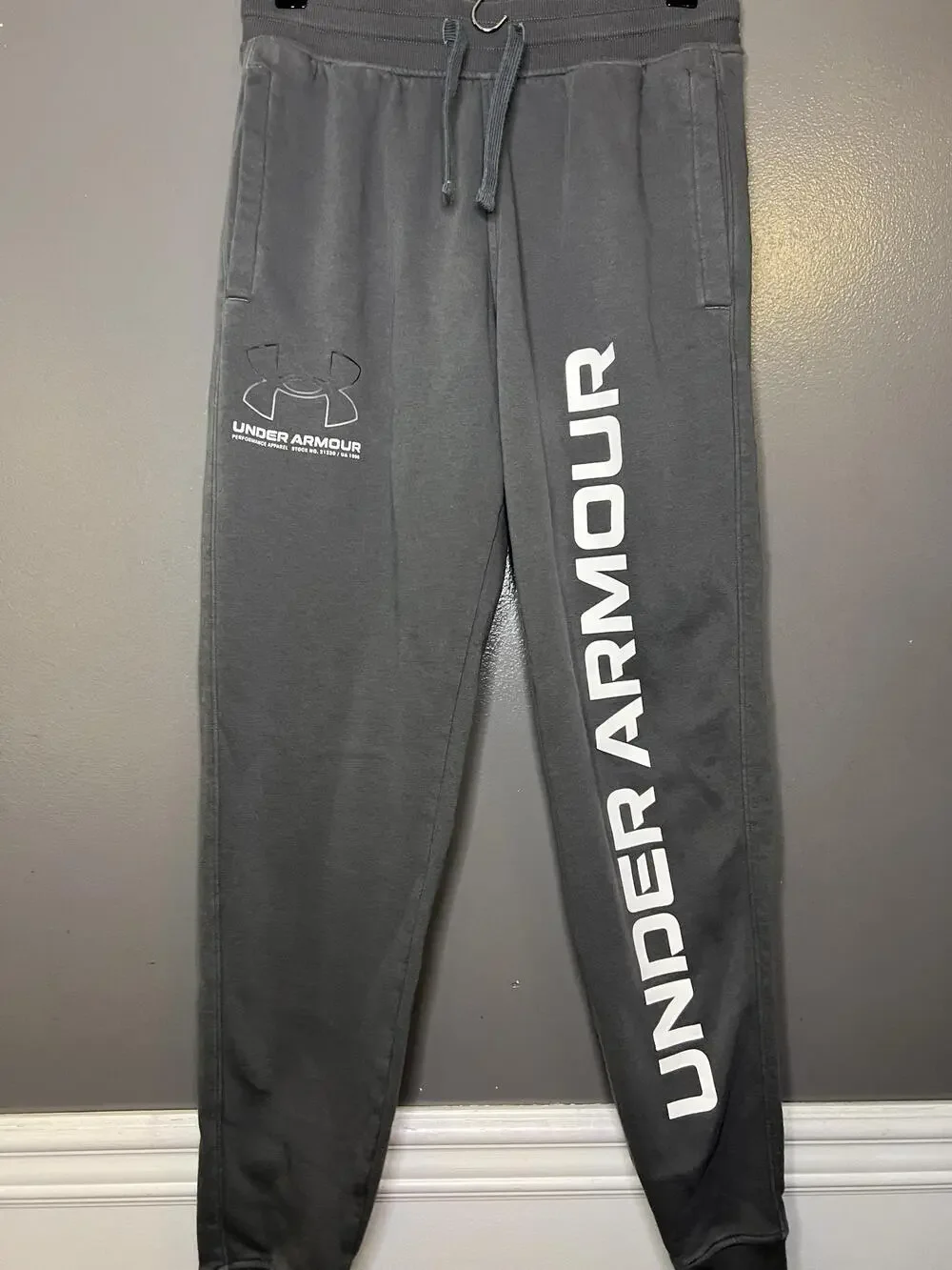Under Armour Sweatpants Mens Medium Gray Fleece Jogger Pants Logo Athletic